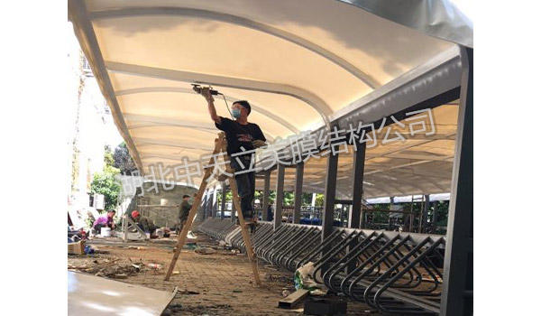 膜結構自行車停車棚